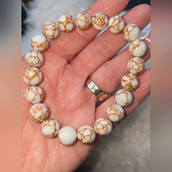 10mm Gold And White Howlite Bracet - Picture 8 of 12